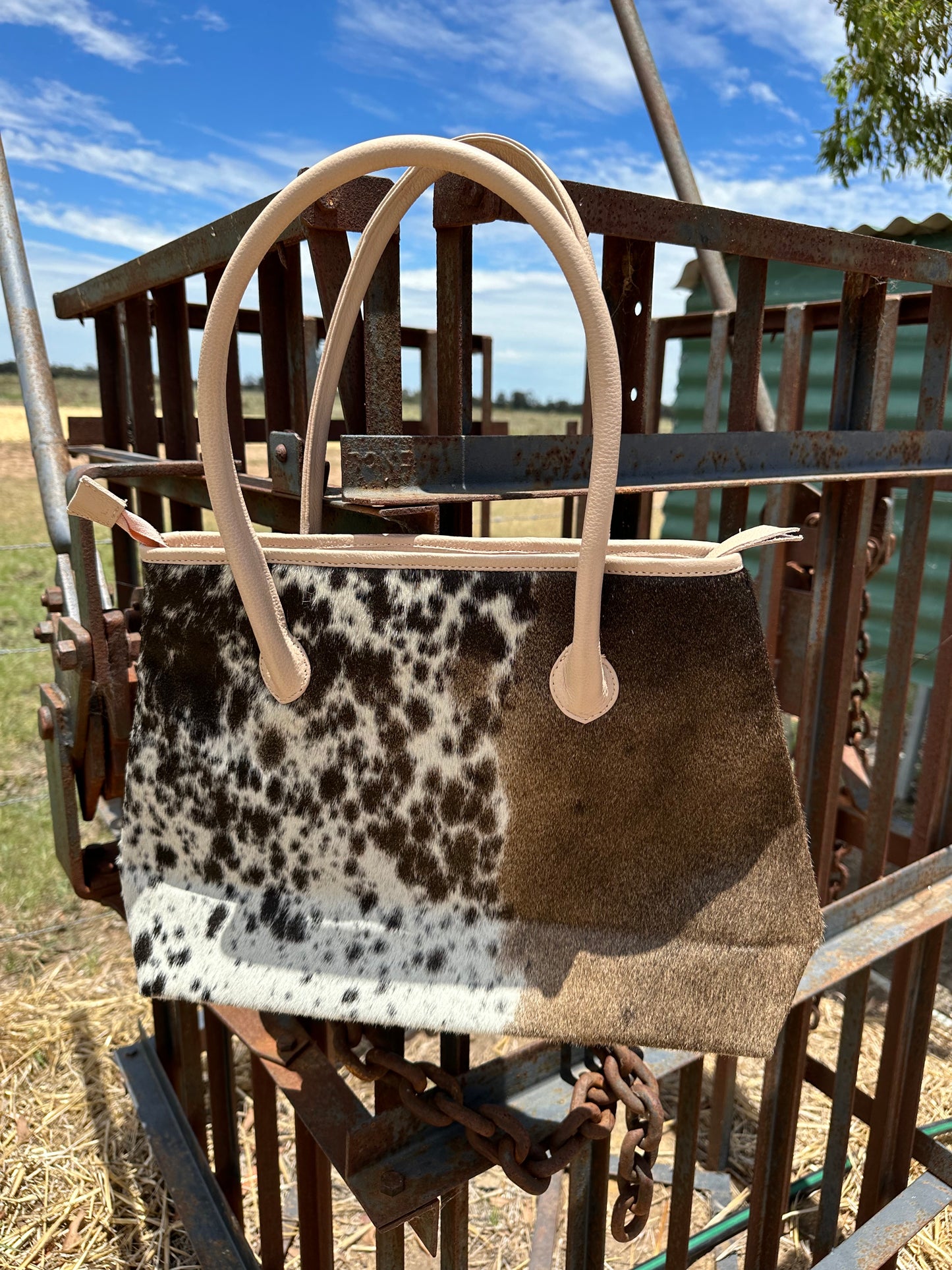 Cowhide Shoulder Bag 01