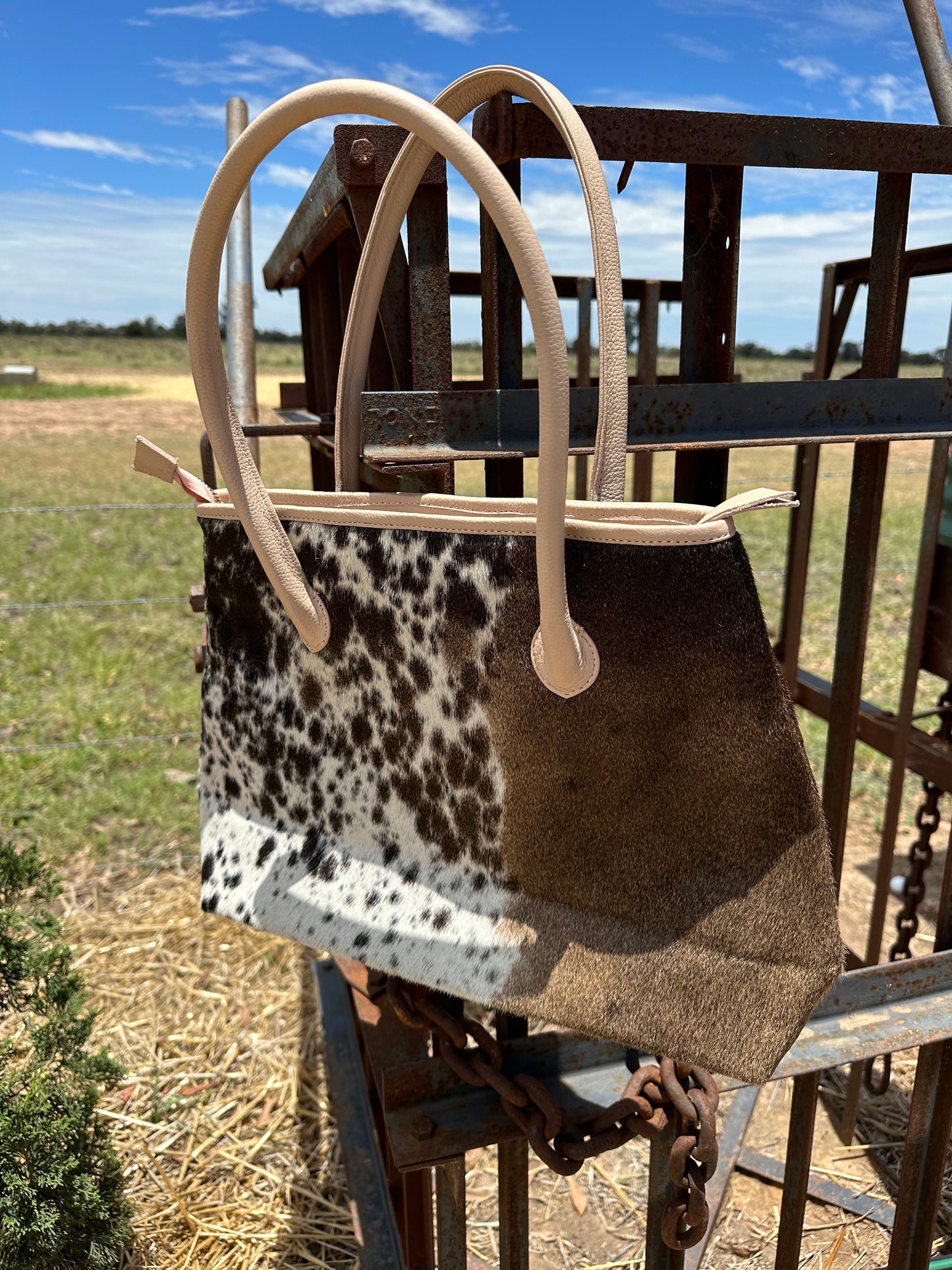 Cowhide Shoulder Bag 01