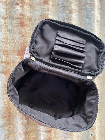 WB09 Western Beauty Bag